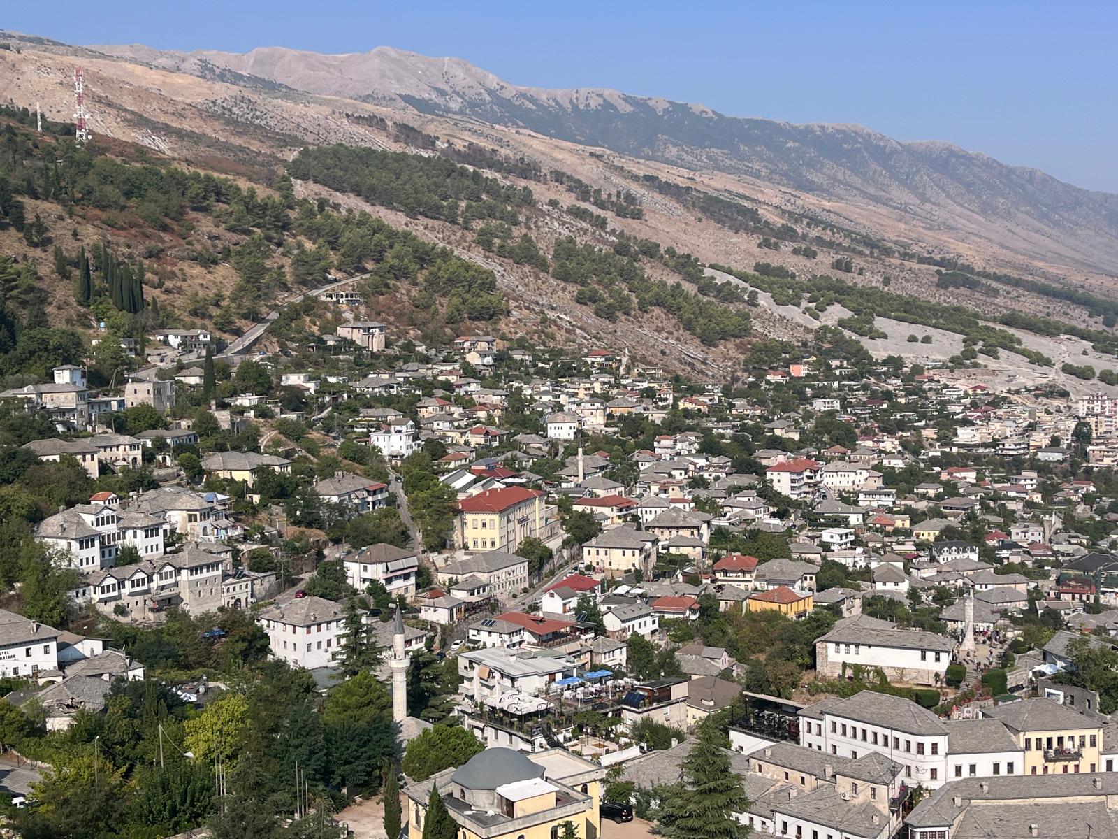 ג׳ירוקסטרה וההרים באלבניה
